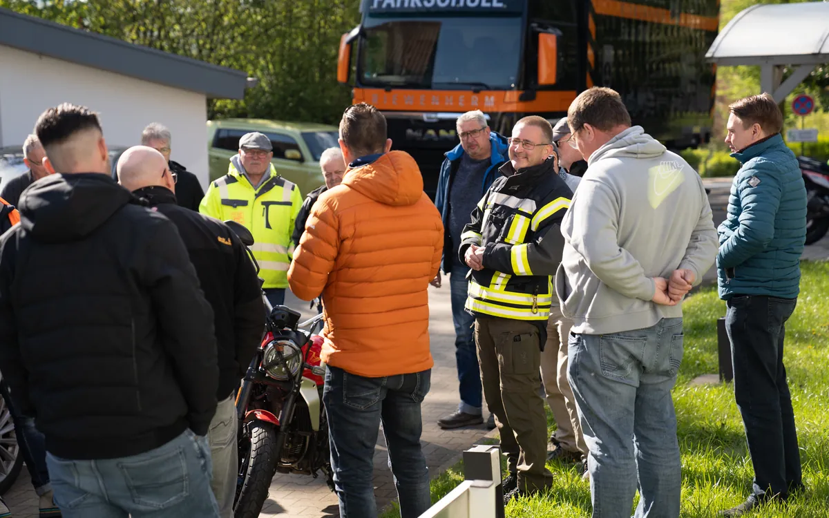 Klasse CE-Fortbildung mit BKF-Ausbilder-Fortbildung beim Verkehrs-Institut